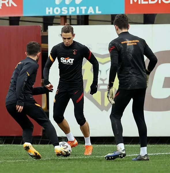 galatasarayda-peter-etebodan-kotu-haber-antrenmani-yarida-birakti-1608561903111.jpeg Galatasaray'da Peter Etebo'dan kötü haber! Antrenmanı yarıda bıraktı...-4