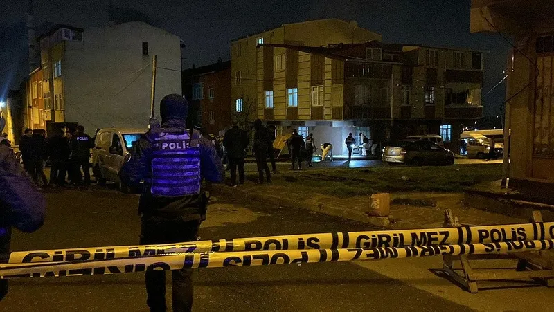 emniyetten-arnavutkoyde-polisin-silahini-almaya-calisirken-olen-kisiye-iliskin-aciklama-1706970014056.jpeg Emniyetten Arnavutköy'de polisin silahını almaya çalışırken ölen kişiye ilişkin açıklama!-1