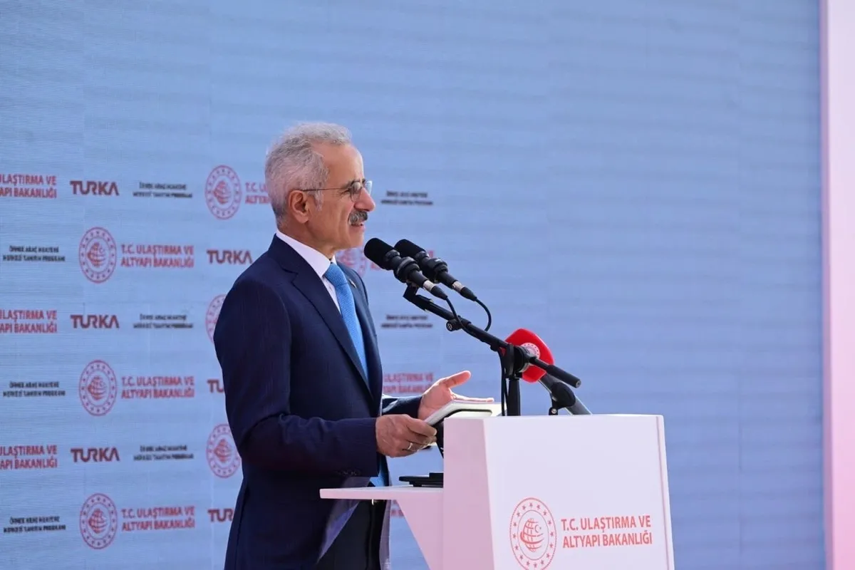 1787320574379.jpeg Araç muayenesinde yapay zeka dönemi! Bakan Uraloğlu duyurdu: "Aracın MR'ını çekeceğiz"-6