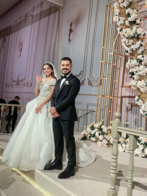 oguzhan-oner-ve-yaren-korkmaz-muhtesem-bir-dugunle-evlendi-1629466230993.jpeg Oğuzhan Öner ve Yaren Korkmaz muhteşem bir düğünle evlendi-2
