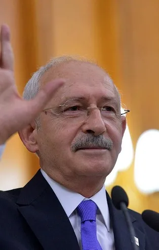 15 Temmuz'a tiyatro deyip kahve yudumlayarak takip eden Kemal Kılıçdaroğlu şimdi de 104 amirali aklama peşinde