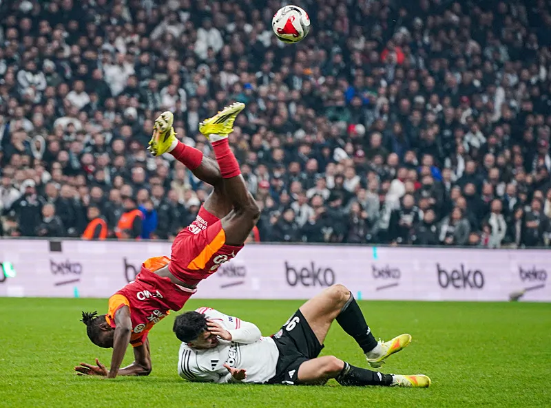 Spor yazarları Beşiktaş - Galatasaray derbisini değerlendirdi! "İnanılmaz acemi" - 16
