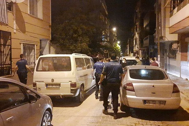 manisada-iki-aile-arasinda-kavga-mudahale-eden-polis-bicakla-yaralandi-1629059850072.jpeg Manisa'da iki aile arasında kavga! Müdahale eden polis bıçakla yaralandı-1