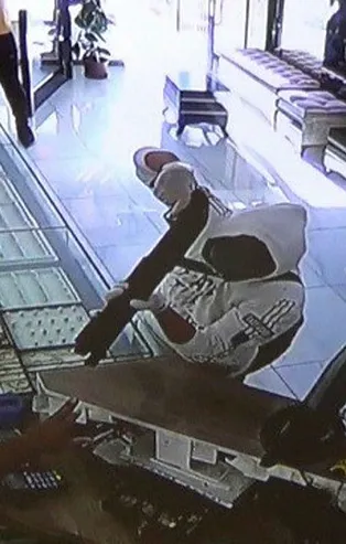 Kuyumcuyu soymaya kalktı! Hayatının şokunu yaşadı