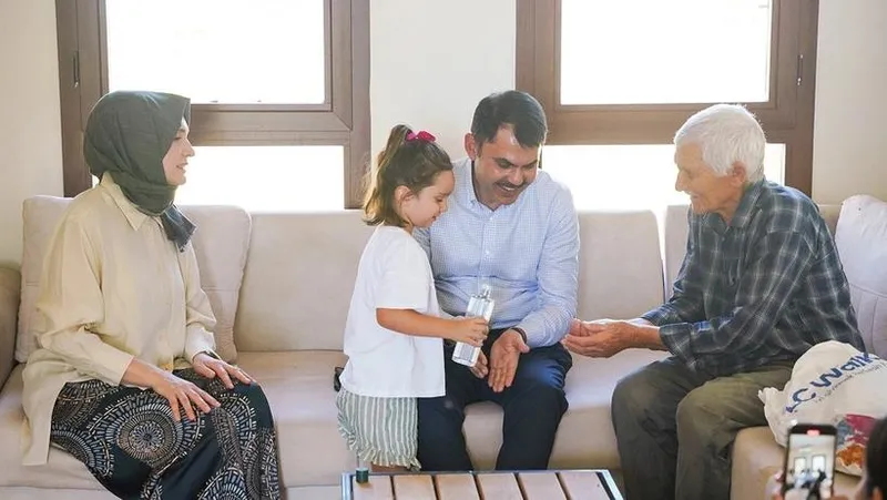 yangin-sonrasi-15-gunde-evi-teslim-edilen-manavgatli-ibrahim-amca-murat-kurumu-anlatti-benim-oglum-istanbulu-b-1709455206863.jpeg Murat Kurum'dan Ekrem İmamoğlu'na okkalı yanıt: Sen git ‘liderim’ dediğin genel başkanını arkasından hançerlemeye devam et-10