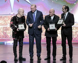 Günaydın yazarından Mazhar Alansonu eleştirenlere sert tepki: Şakşakçılara linç yok!