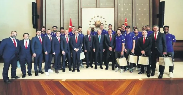 Başkan Erdoğan üst üste 2. kez Euroleague Şampiyonu olan Efes’i kabul etti