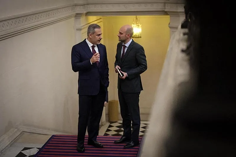 Dışişleri Bakanı Hakan Fidan, Fransa'ya gerçekleştirdiği resmi ziyaret kapsamında, Fransa Avrupa ve Dışişleri Bakanı Jean-Noel Barrot ile Paris'te bir araya geldi. (AA)