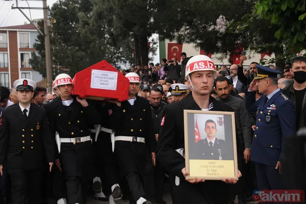 Şehit Teğmen Talha Bahadır, Yalova'da toprağa verildi! Cenaze namazını babası kıldırdı - 18