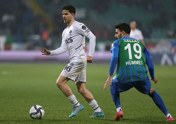 fenerbahce-rizeyi-6-golle-gecti-ust-uste-6-galibiyetini-alip-seriyi-devam-ettirdi-1650661885426.jpeg Fenerbahçe Rize'yi 6 golle geçti üst üste 6. galibiyetini alıp seriyi devam ettirdi-3