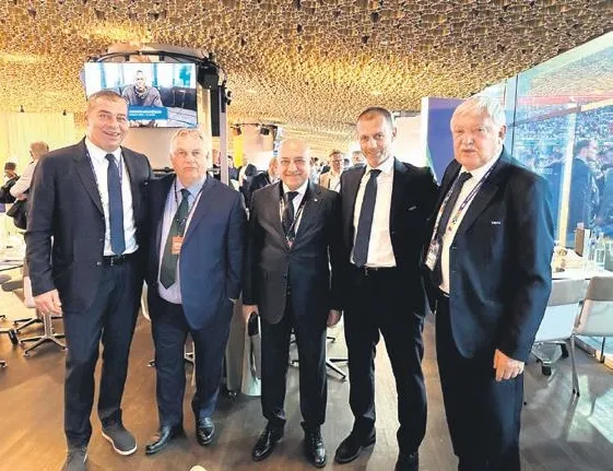 Büyükekşi Almanya’da dev zirvede