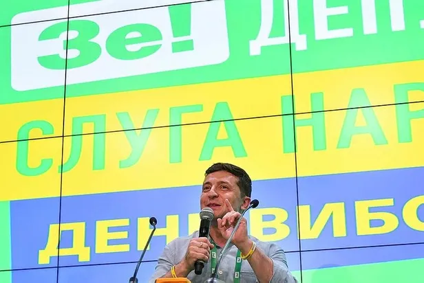 Ukrayna’da seçimin galibi Zelenski’nin partisi oldu-3