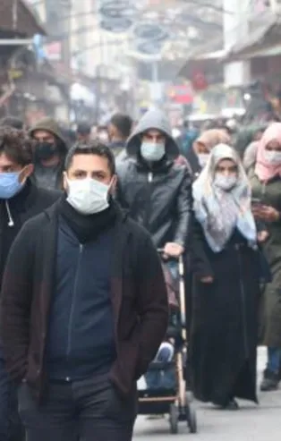 Koronavirüs vakaları artıyor! Uzmanlardan çok kritik 'üçüncü dalga' uyarısı: Daha çok 40-60 yaş grubunu etkileniyor