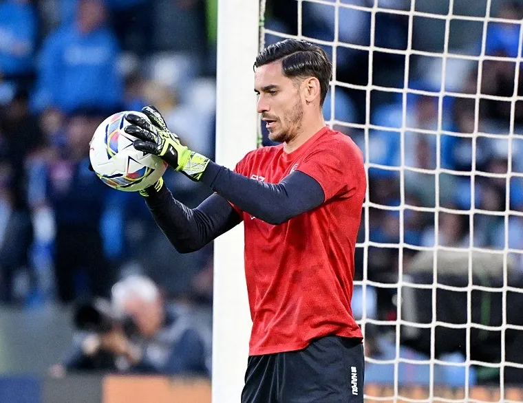 Aslan Meret için masada