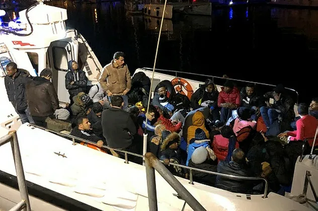 İzmir'de 43 düzensiz göçmen yakalandı