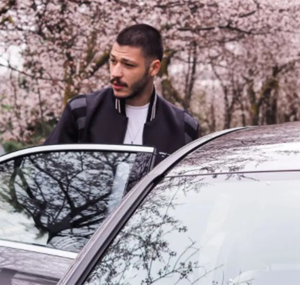 "Hızlı araç kullanır, çok kaza yaparım" diyen Kubilay Aka şarampole yuvarlandı! Oyuncunun tavırları ise dikkat çekti...-5