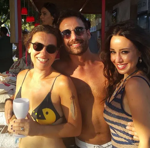 Survivor yarışmacısı Dora çıka çıka bakın kim çıktı bilerek mi seçiliyorlar! Survivor'ın asi Uğurtan Dora'sı oradan oraya gezmiş-10