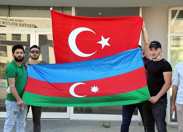 Azerbaycan Türkleri’nden Ermenistan’a net mesaj: Ya Karabağ ya ölüm, başka yolu yok artık