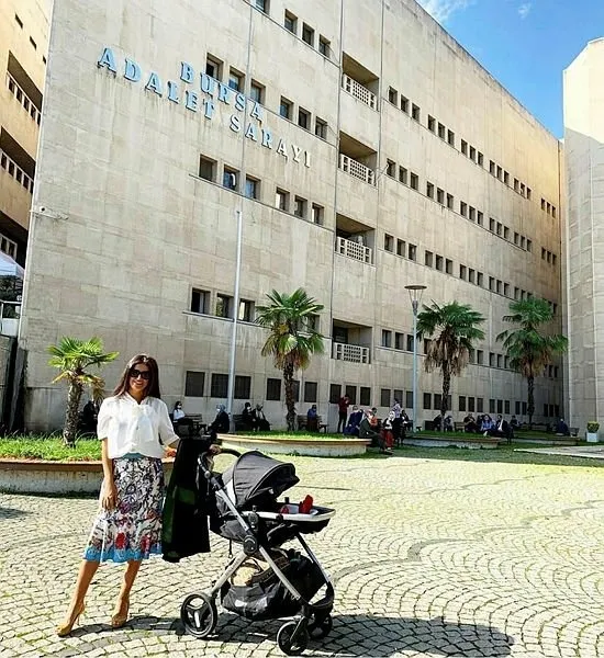 istanbulun-en-kucuk-avukati-15-yasindaki-beliz-bebek-1622180704169.jpg İstanbul'un en küçük avukatı: 1,5 yaşındaki Beliz bebek-8