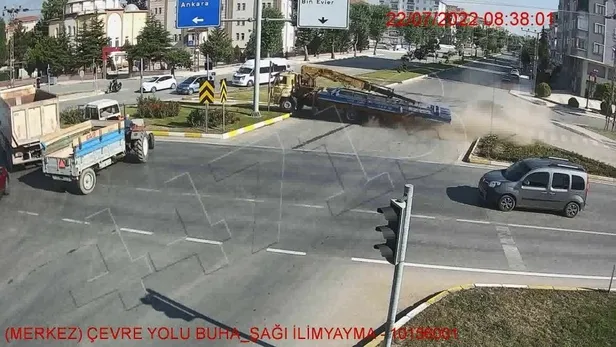Çorum'da 2 kişinin öldüğü korkunç kaza kamerada!-4