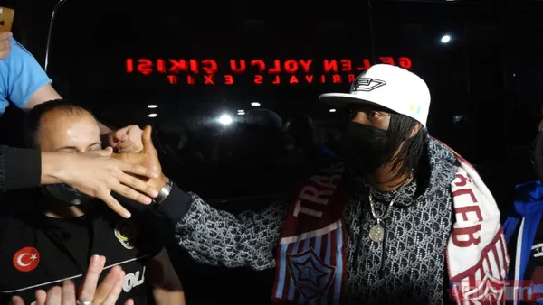 Gervinho ve Bruno Peres Trabzonspor'a geldi! Taraftar meşalelerle karşıladı - 11