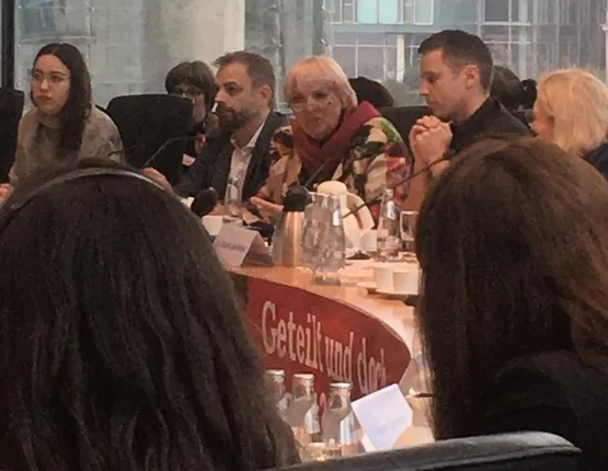 meclisteki-kritik-oturumun-ardindan-chp-hdp-ve-pydpkk-ayni-masada-1583601637089.jpeg Meclis'teki kritik oturumun ardından CHP, HDP ve PYD/PKK aynı masada!-4