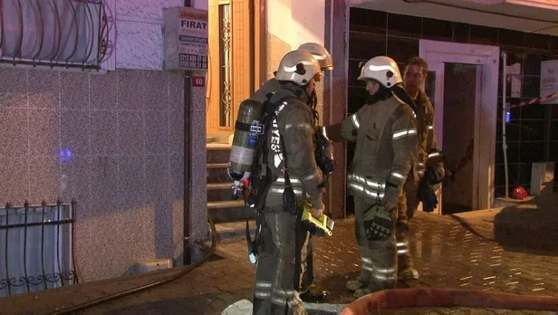 Esenyurt'ta gece yarısı yangı paniği! Mahsur kalanlardan 12 kişi kurtarıldı: 3 kişi hastaneye kaldırıldı-2