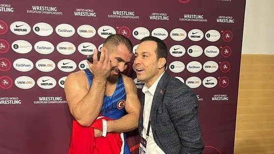 ▶️ Gençlik ve Spor Bakanı Osman Aşkın Bak’tan Avrupa şampiyonu Feyzullah Aktürk’e tebrik telefonu!
