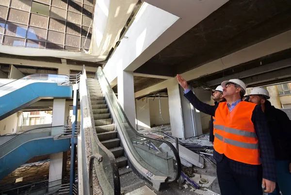 dunyanin-en-sacma-binasi-kahramanmarastaki-18-katli-binanin-sokumu-devam-ediyor-1643721394473.jpg 'Dünyanın en saçma binası' Kahramanmaraş'taki 18 katlı binanın sökümü devam ediyor-6