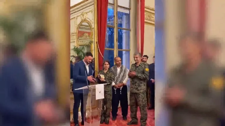 Fransız Senatosu'nda skandal kabul! PKK/YPG'nin sözde komutanlarını ağırlayıp onur nişan verdiler