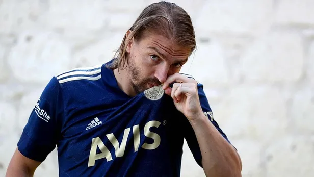 son-dakika-caner-erkin-caykur-rizespor-ile-anlasmaya-vardi-1628539978870.jpeg Son dakika: Caner Erkin, Çaykur Rizespor ile anlaşmaya vardı-3