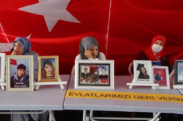 Çocukları PKK tarafından kaçırılan evlat nöbetindeki aileler Kurban Bayramı'na hüzünlü girdi