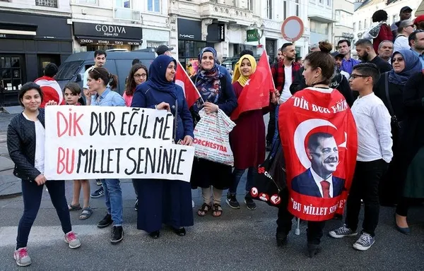 Brüksel'de Erdoğan'a sevgi gösterisi-2