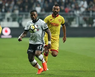 Ünlü futbolcunun eşinden şok tepki
