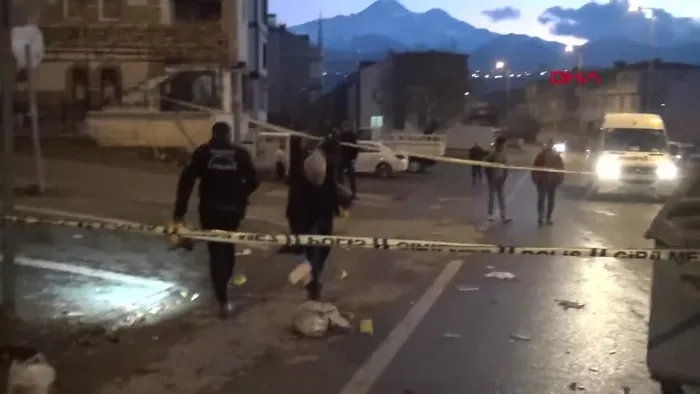 -kayseri-melikgazide-bicakli-kavga-1-olu-1-yarali-1702488260726.jpg