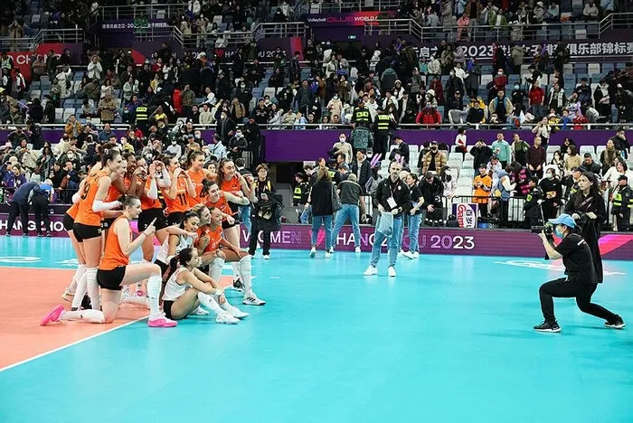 voleybolda-ilk-fivb-kadinlar-dunya-kulupler-sampiyonasi-finalinde-eczacibasi-dynavit-ve-vakifbank-karsi-karsiy-1702733567986.jpeg