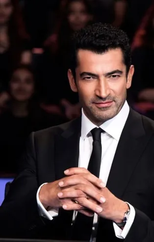 1928'de Amsterdam Olimpiyatları'nda Avustralyalı kürekçi Henry Pearce, çeyrek finalde lider götürdüğü yarışta...