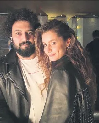 dilan-cicek-deniz-sirt-bolgesindeki-yana-dogru-egilmeden-dolayi-skolyoz-ameliyati-olacak-1650050880218.jpeg Dilan Çicek Deniz sırt bölgesindeki yana doğru eğilmeden dolayı skolyoz ameliyatı olacak-15