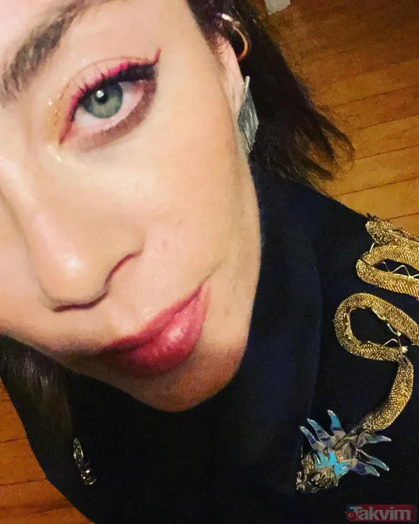 4 aylık hamile olan Demet Evgar siyah mayosuyla paylaştı! Göğüs dekolteli pozuna Burcu Biricik kayıtsız kalmadı! “Leoparım benim” - 8