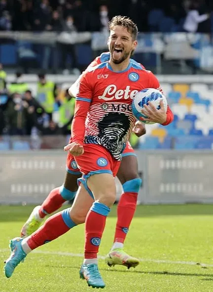 galatasaray-mertense-teklifini-sundu-trabzonspor-da-istiyordu-1659511380987.jpg Galatasaray Mertens'e teklifini sundu! Trabzonspor da istiyordu-5