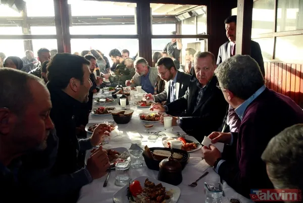 Başkan Erdoğan, tarihi Çınaraltı Çay Bahçesi'nde vatandaşlarla sohbet etti - 21