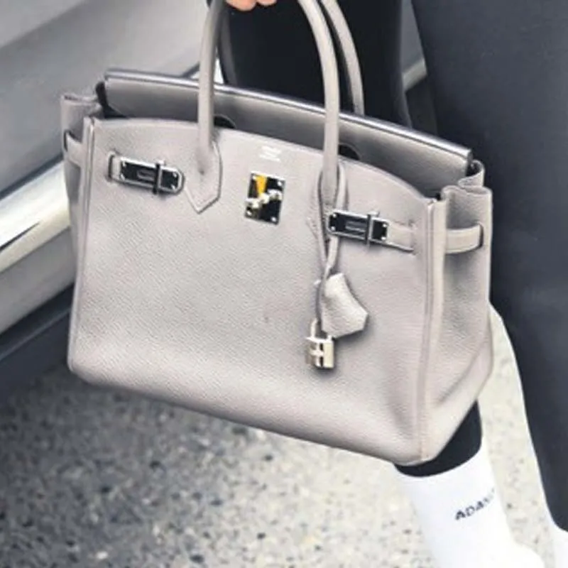 Dünyaca ünlü markanın çantalarını tercih ediyor - 4