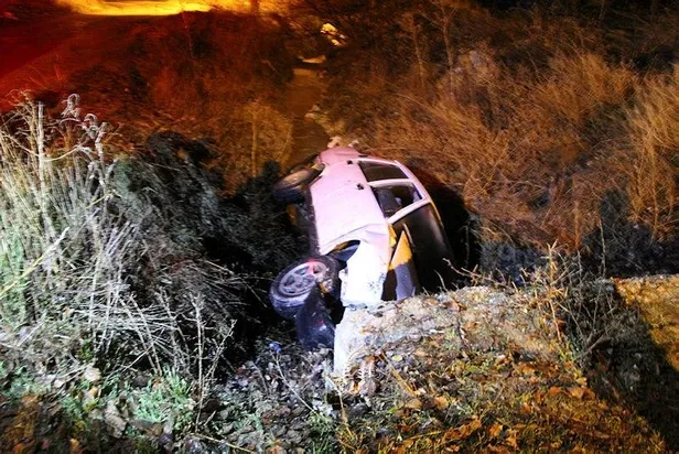Son dakika: Polis, itfaiye, AFAD ve 112 Acil Servis ekipleri su kanalına düşen araç sürücüsü için seferber oldu-5