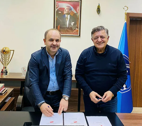buyuksehir-belediyeerzurumsporin-yeni-hocasi-yilmaz-vural-bircok-teklif-aldim-1617119549136.jpg Büyükşehir Belediye Erzurumspor'in yeni hocası Yılmaz Vural: Birçok teklif aldım-1