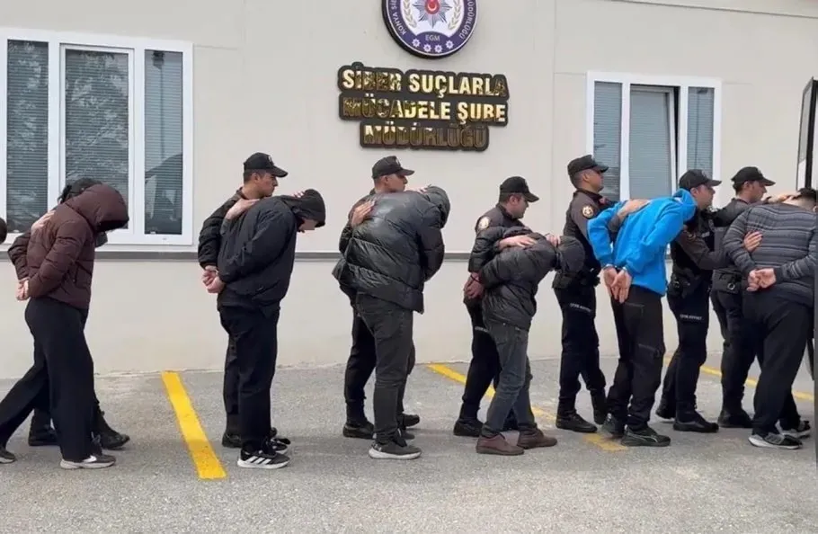 1790143516632.jpeg Kendilerini polis olarak tanıttılar, doktoru 12 saat beklettiler! Konya'da 8 milyon liralık dolandırıcılığın detayları ortaya çıktı-5