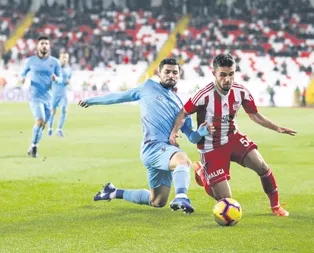 Fırtına direkleri dövdü