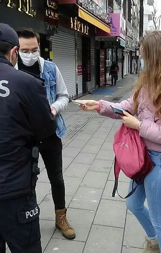 Son dakika: İstanbul'da 20 yaş altı ve 65 yaş üstündekilere koronavirüs denetimi! Polis tek tek kimlik sordu