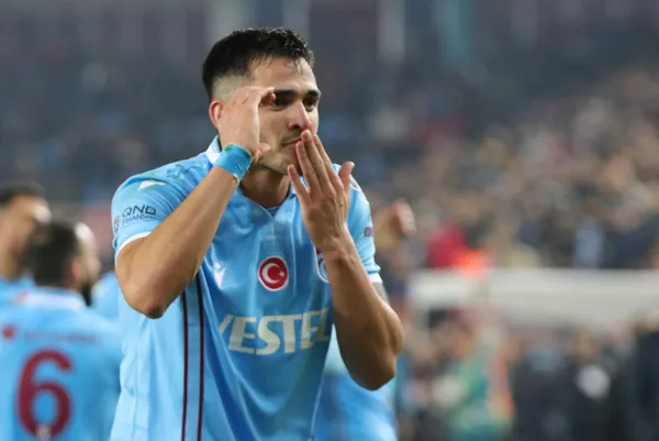 kim-demis-trabzonspor-corneliusu-ariyor-maxi-gomezden-goz-kamastiran-performans-1673082635125.jpg