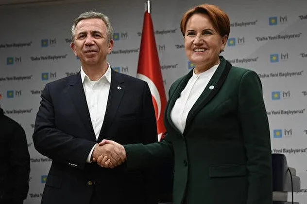 Mansur Yavaş, Ümit Özdağ'ın adaylık çağrısına yanıt verirken İmamoğlu'na salladı! Meral Akşener rahatsız oldu kürsüden ayrıldı