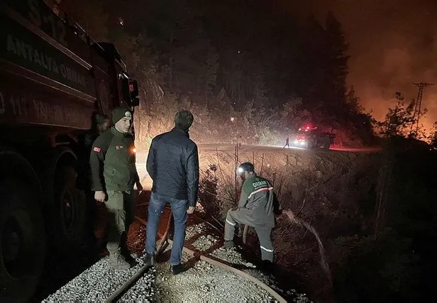 alanyada-ormanlik-alanda-yangin-cikti-yerlesim-alanlari-bosaltildi-1674873880585.jpeg